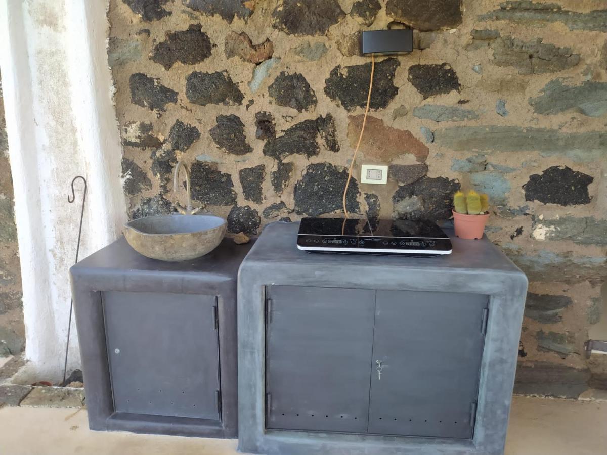 Dammusi Il Serralh -pantelleria-